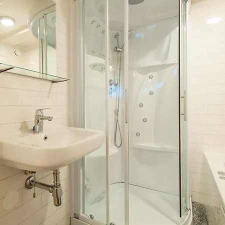 Short Group Jordaan Laurier Serviced Apartament