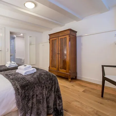 Short Group Jordaan Laurier Serviced