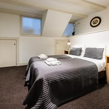 Short Group Jordaan Laurier Serviced *