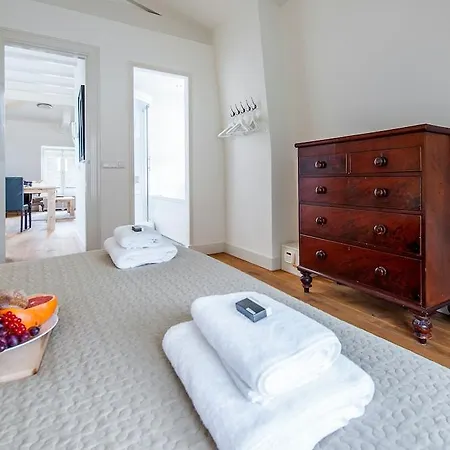 Short Group Jordaan Laurier Serviced