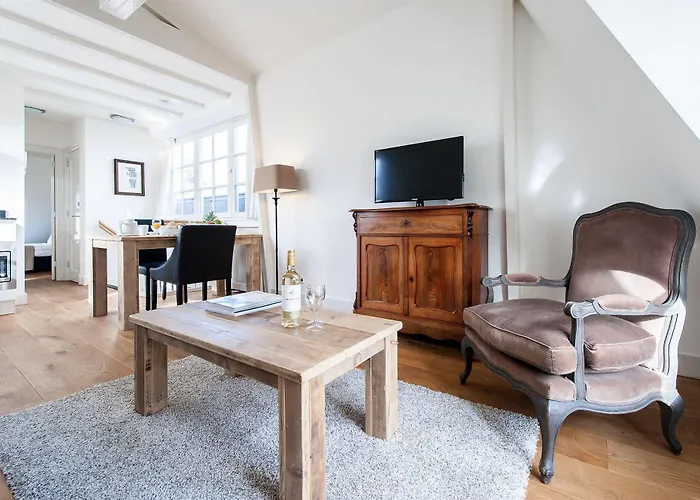 Short Group Jordaan Laurier Serviced Lägenhet