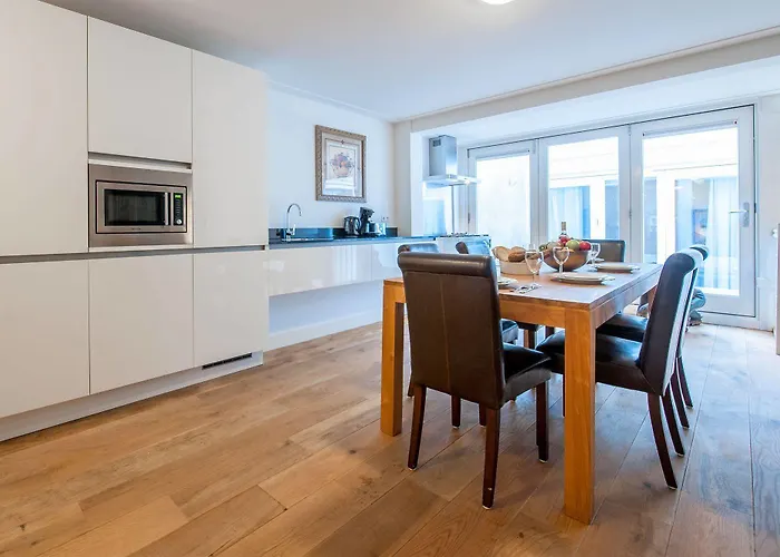 Short Group Jordaan Laurier Serviced Lägenhet