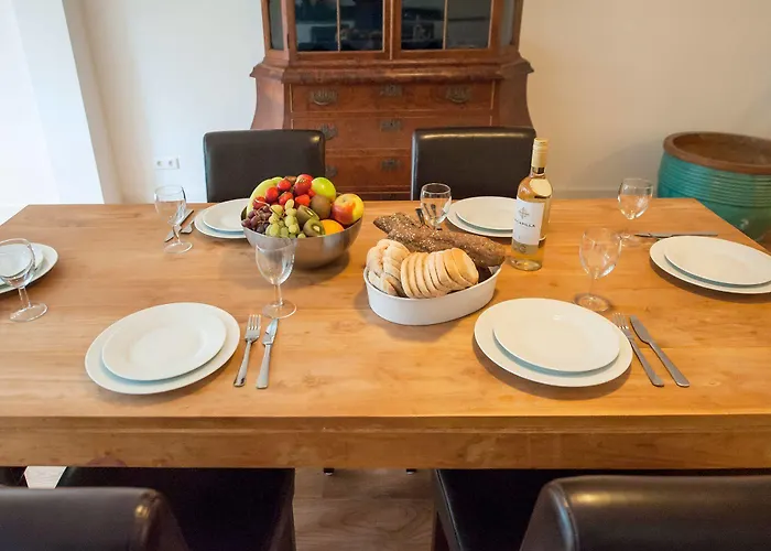 Short Group Jordaan Laurier Serviced *