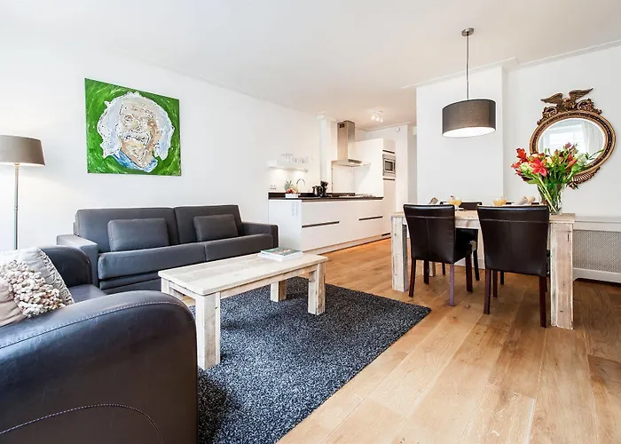 Short Group Jordaan Laurier Serviced Lägenhet