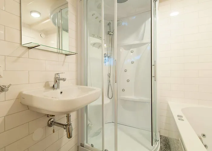 Short Group Jordaan Laurier Serviced Lägenhet