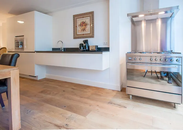 Short Group Jordaan Laurier Serviced Amsterdam