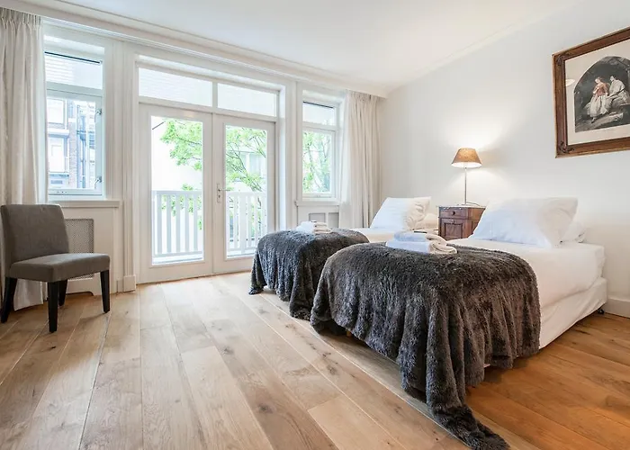 Short Group Jordaan Laurier Serviced *