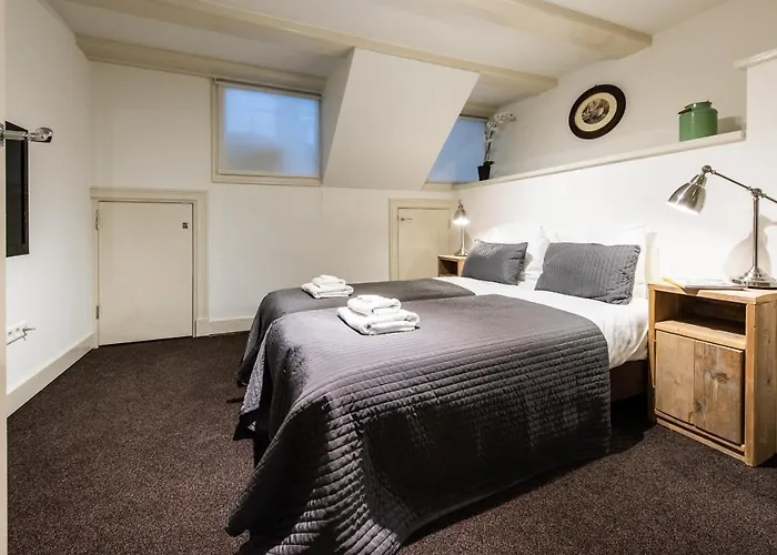 Short Group Jordaan Laurier Serviced *