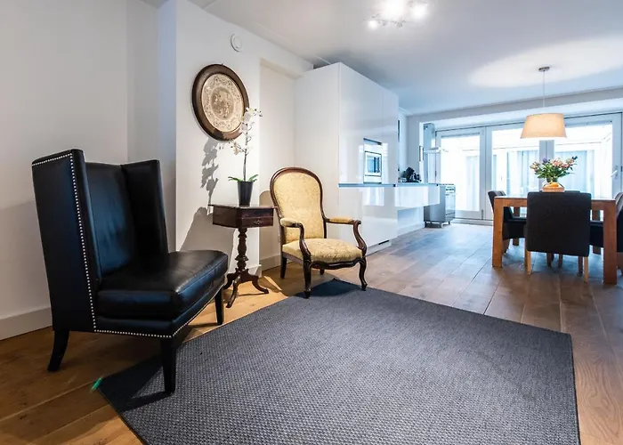 Short Group Jordaan Laurier Serviced *