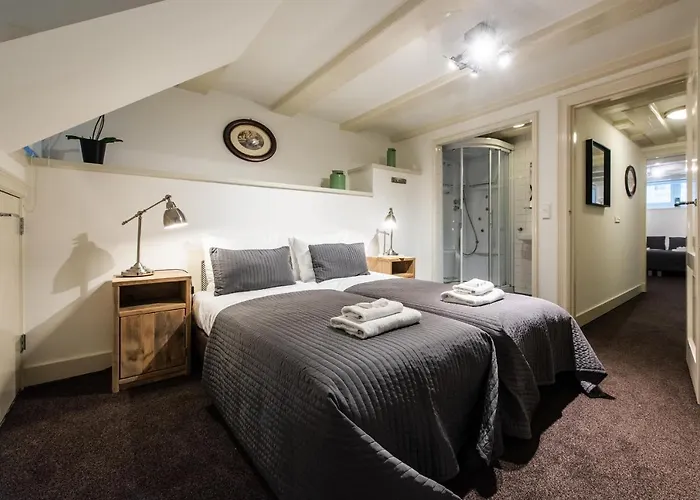 Short Group Jordaan Laurier Serviced Lägenhet