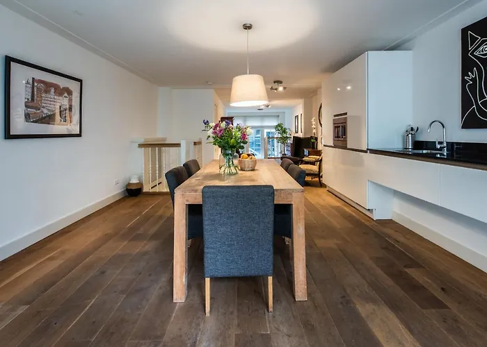 Short Group Jordaan Laurier Serviced Lägenhet