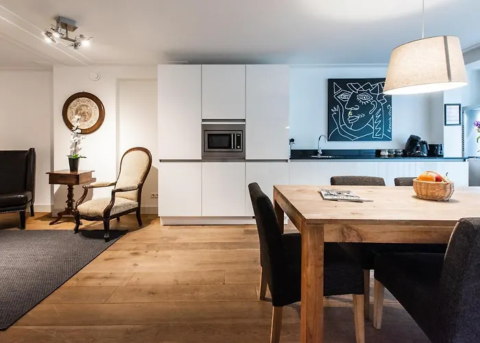 Short Group Jordaan Laurier Serviced Amsterdam