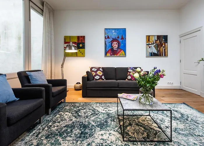 Short Group Jordaan Laurier Serviced Lägenhet