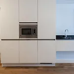 Short Group Jordaan Laurier Serviced *