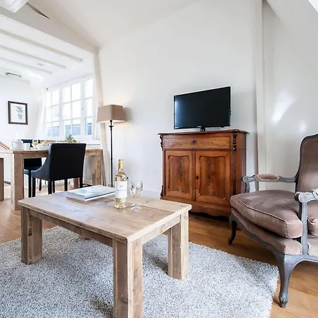 Short Group Jordaan Laurier Serviced Apartman