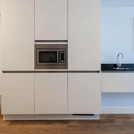 Short Group Jordaan Laurier Serviced *