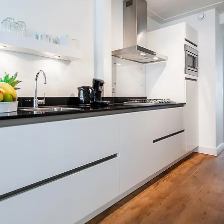 Short Group Jordaan Laurier Serviced *