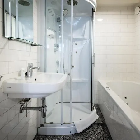 Short Group Jordaan Laurier Serviced Apartman *