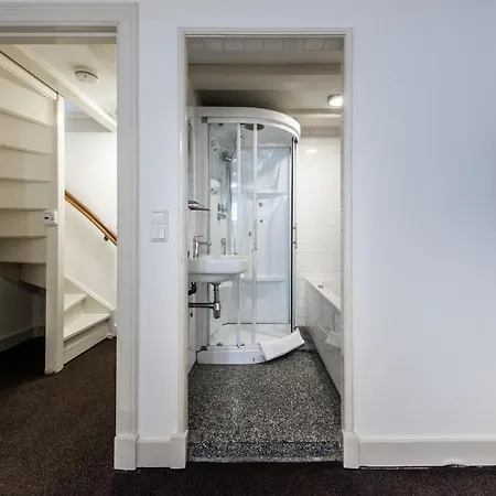 Short Group Jordaan Laurier Serviced Apartman *