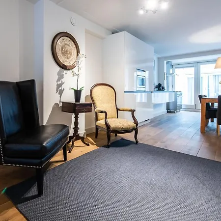 Short Group Jordaan Laurier Serviced *