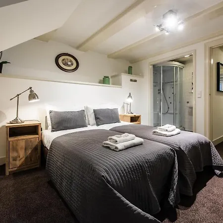 Short Group Jordaan Laurier Serviced Apartman